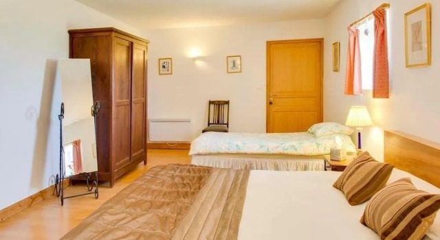 Charente Gite - 2 chambres, Réserver Hôtel Ruffec 