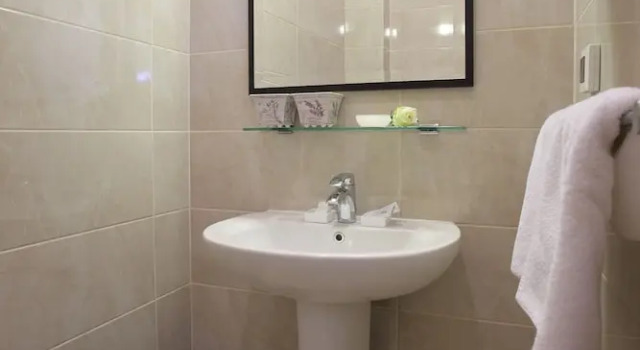Номер Economy Booking Rooms