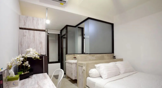 Dparagon Pogung F, Book Guesthouse Sleman Yogyakarta Province