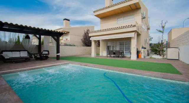 Villa hoyo 7-NIEVE -CAMPO DE GOLF,PLAYA CERCANA