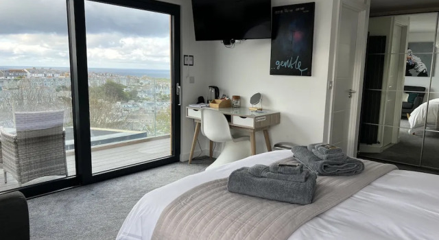 Standard Doppel Zimmer mit Balkon Uno St Ives - Luxury Serviced Accommodation