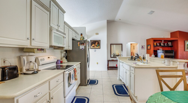 Коттедж 8 Mi to Sea! Snowbird Haven w/ Porch in Palm Coast