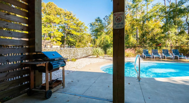 A Sloth's Retreat by Oak Island Accommodations