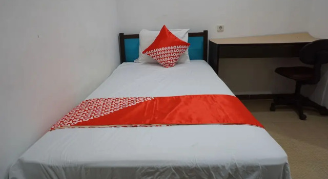 Standard room OYO 92863 Hotel Blessing