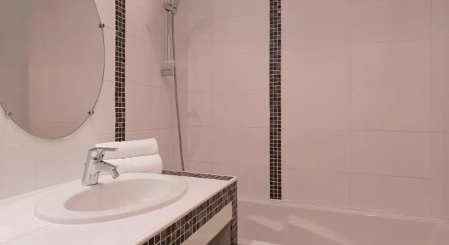 Двухместный номер Standard Hôtel Restaurant Les Coquelicots, The Originals Relais