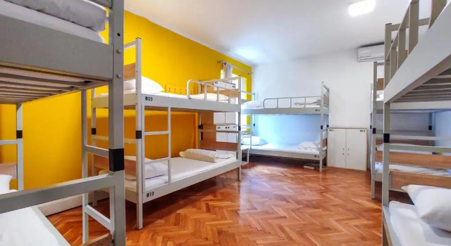 Кровать в общем номере Whole Wide World Hostel