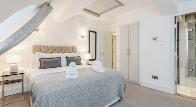 Outstanding Trafalgar Penthouse, sleeps 8, Забронировать Отель Лондон Большой Лондон, рядом с Театр «Принц Эдуард»