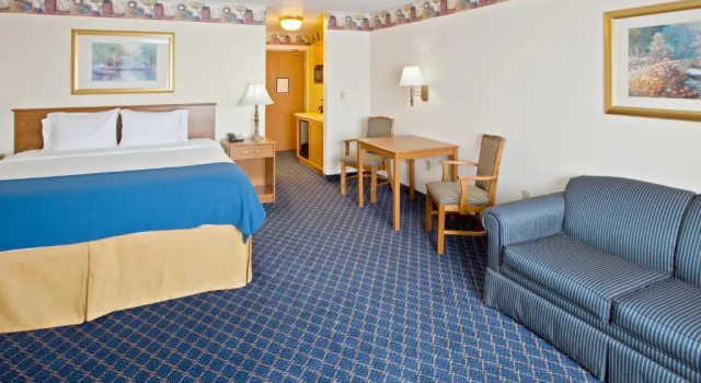 Номер Standard Holiday Inn Express Fremont (Angola Area)