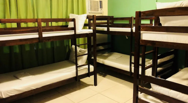 Номер Deluxe Hometown Hotel Makati - Edsa