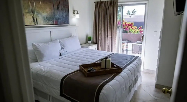 148 Fully Furnished 1BR Suite-Pet Friendly! by RedAwning, Забронировать Апартаменты/квартира Апартаменты Пруда в Темпе, рядом с Vista Del Camino Park, Апартаменты/квартира