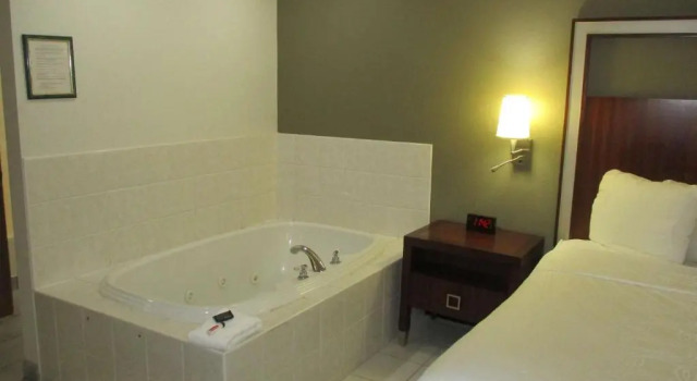 Люкс SureStay Hotel by Best Western Manchester