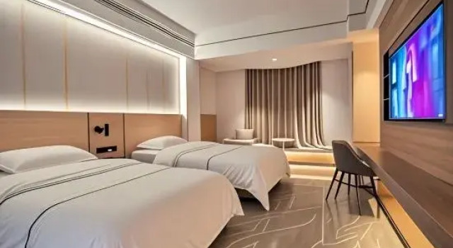 Трёхместный люкс Shidai Mingzhu Business Hotel
