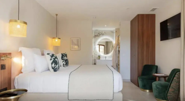Номер Deluxe Hôtel et Restaurant La Bastide Bourrelly - Mathias Dandine - Teritoria