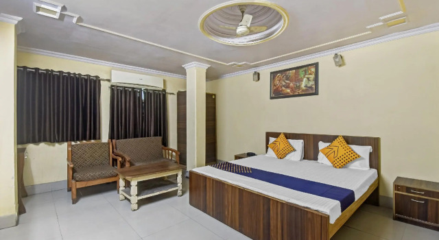 SPOT ON 62734 Hotel Sarfaraz Palace, Rezervovat Hotel Adarsh Nagar 
