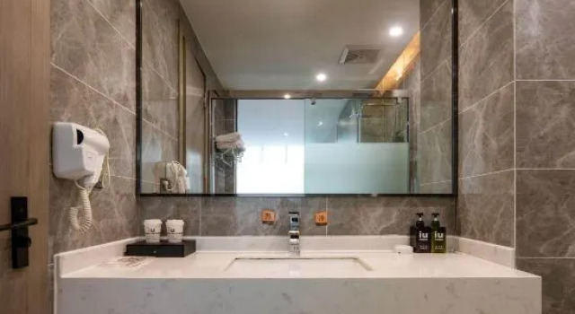Люкс IU Hotel (Caiyun City Branch, Ruili Fortune Plaza)