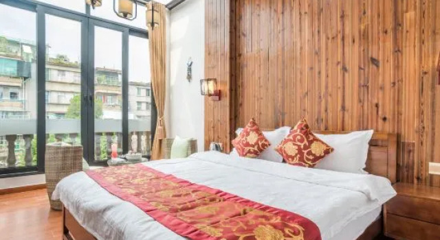 Кровать в общем номере с 4 комнатами с балконом Chaozhou Hello Inn