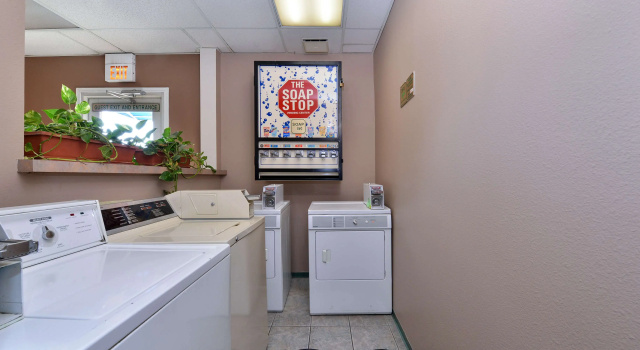 Americas Best Value Inn & Suites Madera, Забронировать Мини-отель Отели Мадеры с бассейном, Бассейн