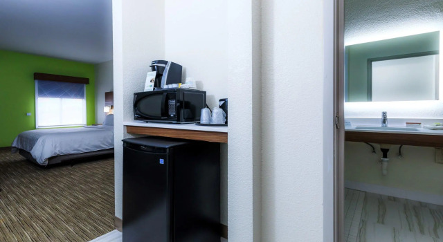 Четырёхместный номер Standard Holiday Inn Express Osage Beach - Lake of the Ozarks by IHG