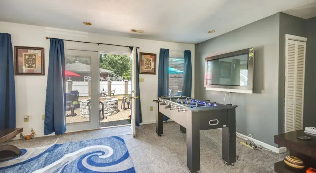 Centrally Located Hampton Home: 6 Mi to Downtown!, Book Feriehus Sommerhuse i Hampton, Hytte