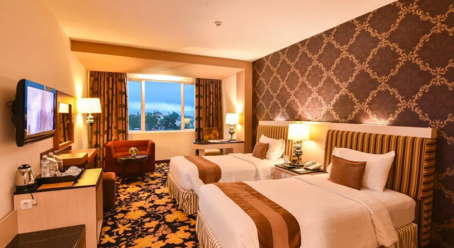 Двухместный номер Deluxe с балконом Grand Rocky Hotel Bukittinggi