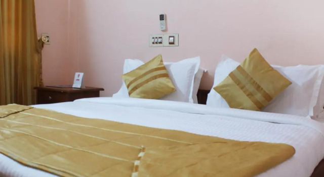 OYO 6665 Thomson Regency, Забронировать Отель Отели штата Кералы с парковкой, Парковка