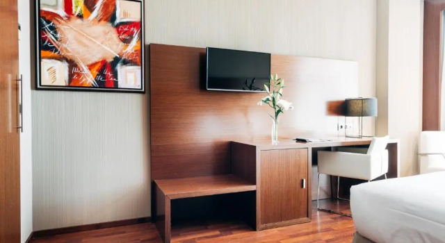 Трёхместный номер Standard AZZ Valencia Congress Hotel & Spa