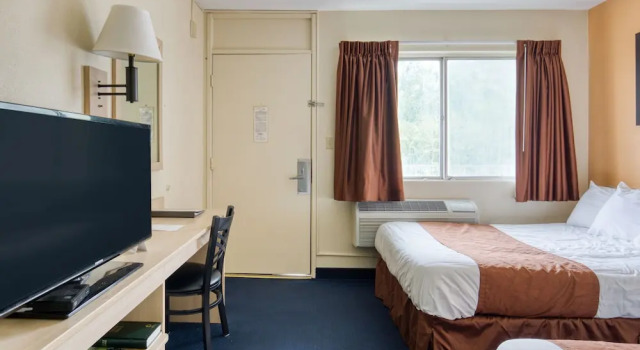 Americas Best Value Inn New Philadelphia, Book Hotel New Philadelphia 