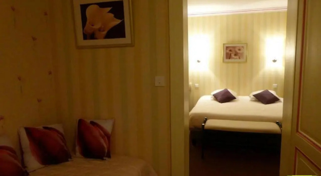 Standart üç kişilik oda Hostellerie Saint Louis