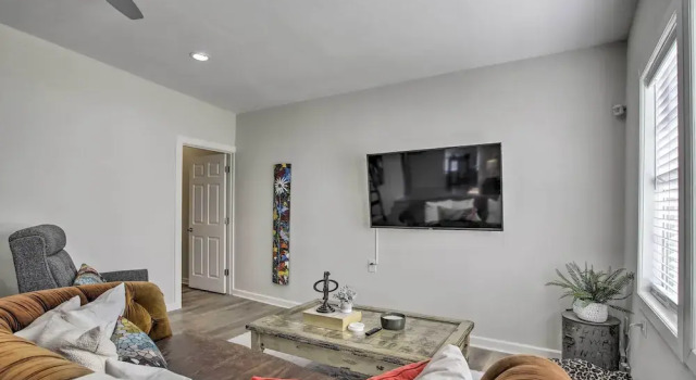 Pet-friendly Cottage, 3 Blocks to Main St!, Rezervasyon Otel Tomball Houston
