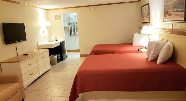 Четырёхместный номер Economy с балконом Avondale by the Sea