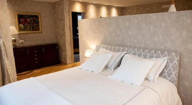 Seven Luxury Suites, Забронировать Отель Тирана область Тирана, рядом с Skanderbeg Square