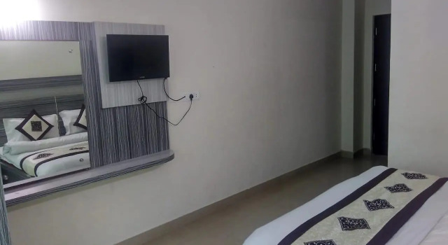 Hotel Reddison Square, Забронировать Отель Отели Джамму и Кашмира с парковкой, Парковка