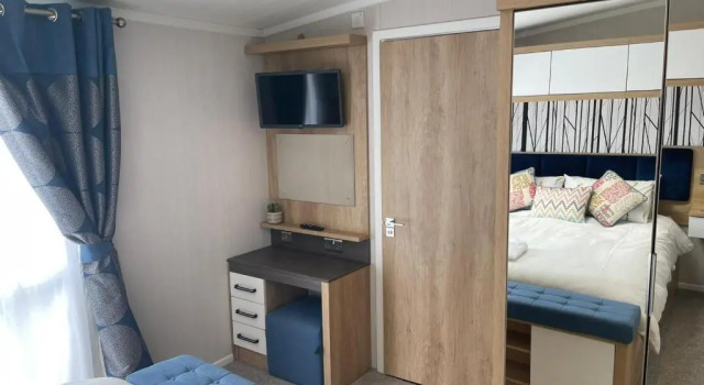 Indulgence Lakeside Lodge i3 with hot tub, private fishing peg situated at Tattershall Lakes Country Park, Boek Hotel Hotels in Merseyside met zwembad, Zwembad