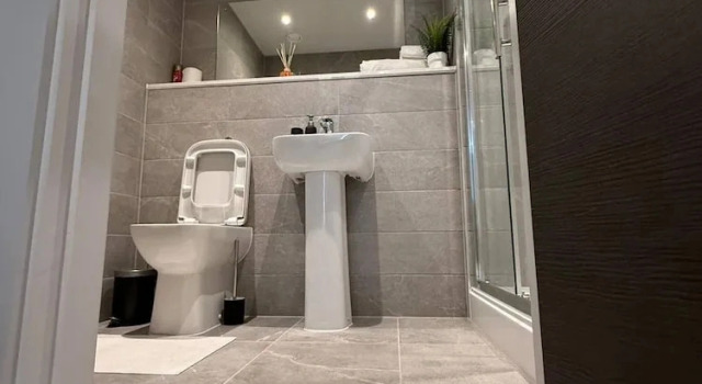 Апартаменты 2 Bedroom En-suite in City Center for Long Stays