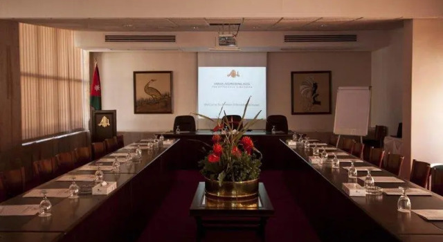 Полулюкс Deluxe Amman International Hotel