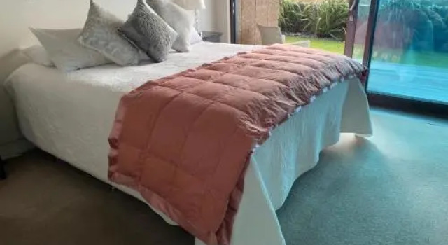 Sunbrae Shores Retreat, Rezerwuj Hotel Hotele w Auckland Region z parkingiem, Parking