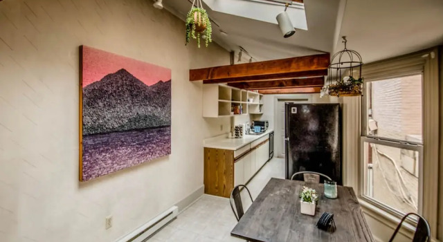 Апартаменты Quirky Downtown Loft
