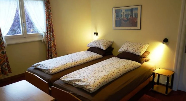 ARNOLDS Bed & Breakfast, Забронировать Отель Интерлакен Берн кантон, рядом с Железнодорожный вокзал Интерлакен Западный