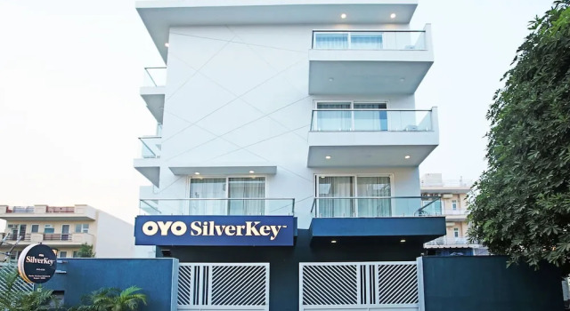 SilverKey Executive Stays 43483 near A One Hospital, Забронировать Отель Отели Нью-Дели с завтраком, Завтраки