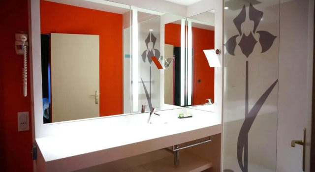 Семейный номер Standard LOGIS Hôtel de Bourgogne - Mâcon