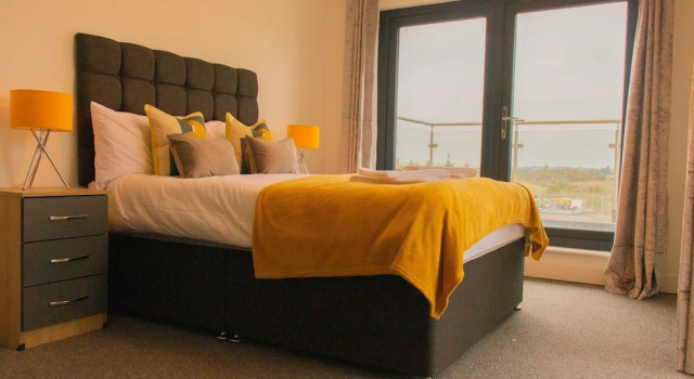 Livestay - 3 bed Apt With Balcony Near Heathrow
