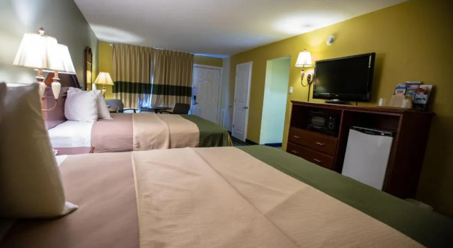 Четырёхместный номер Standard Relax Inn and Suites Kuttawa Eddyville