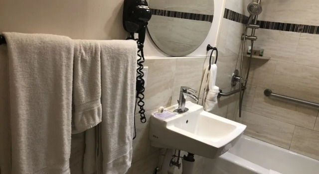 Двухместный номер для гостей с ограниченными возможностями Lombard Plaza Motel
