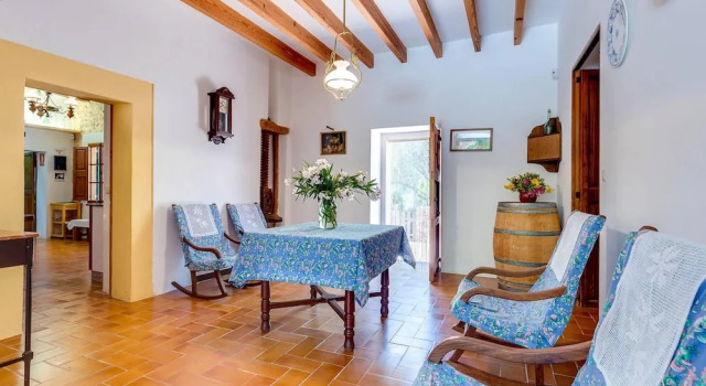 Villa With 4 Bedrooms in Illes Balears, With Private Pool, Enclosed Garden and Wifi Near the Beach, Rezerwuj Willa Hotele w Majorka z parkingiem, Parking