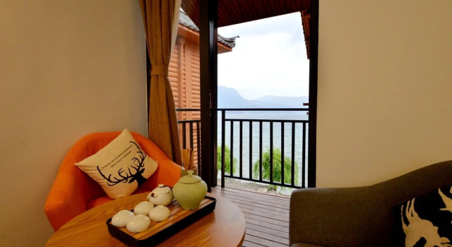 Lijiang Guanlanyue Inn, Забронировать Отель Отели Лицзян 4 звезды, рядом с Улица Сквер-стрит Древнего города Даянь, 4*