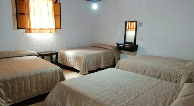 Четырёхместный номер Standard с балконом Hotel Arboledas