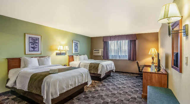 Четырёхместный люкс Quality Inn & Suites Hannibal West