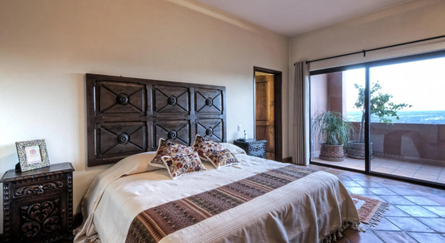 Villa Clara Luna 3 bedroom 3.5 bath Near Centro