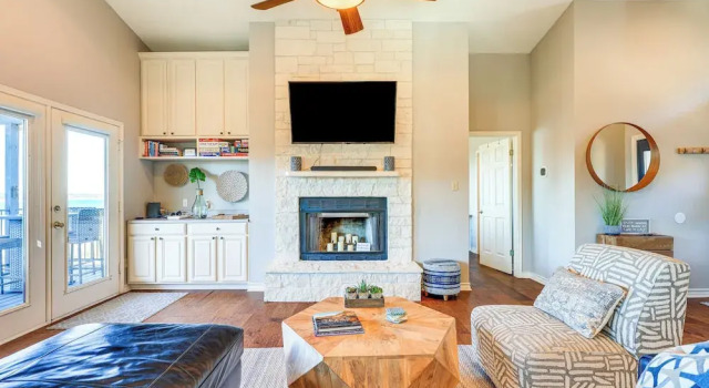 Canyon Lake Retreat w/ Hot Tub, Decks & Lake Views, Buchen Sie Ferienhaus Canyon Lake Texas Hill Country
