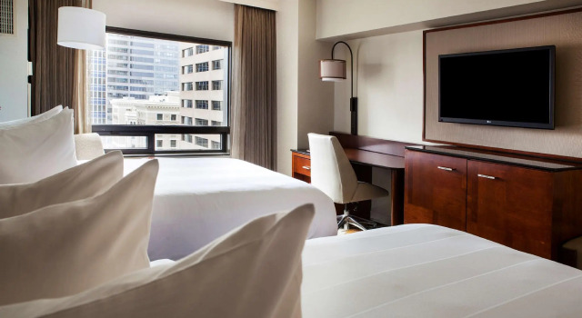 Четырёхместный номер Standard Hilton Denver City Center